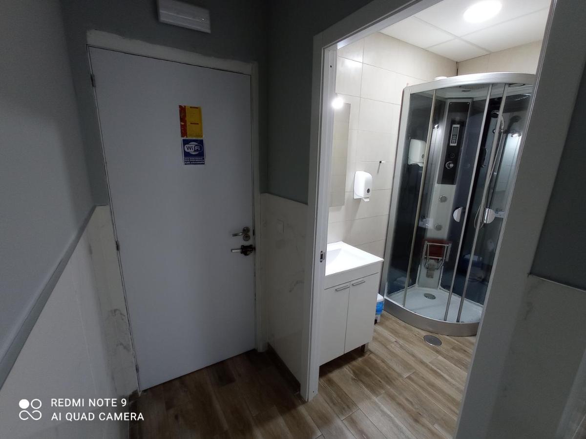 Hostal Avenida Andalucia - Solo Adultos เซบีญา ภายนอก รูปภาพ