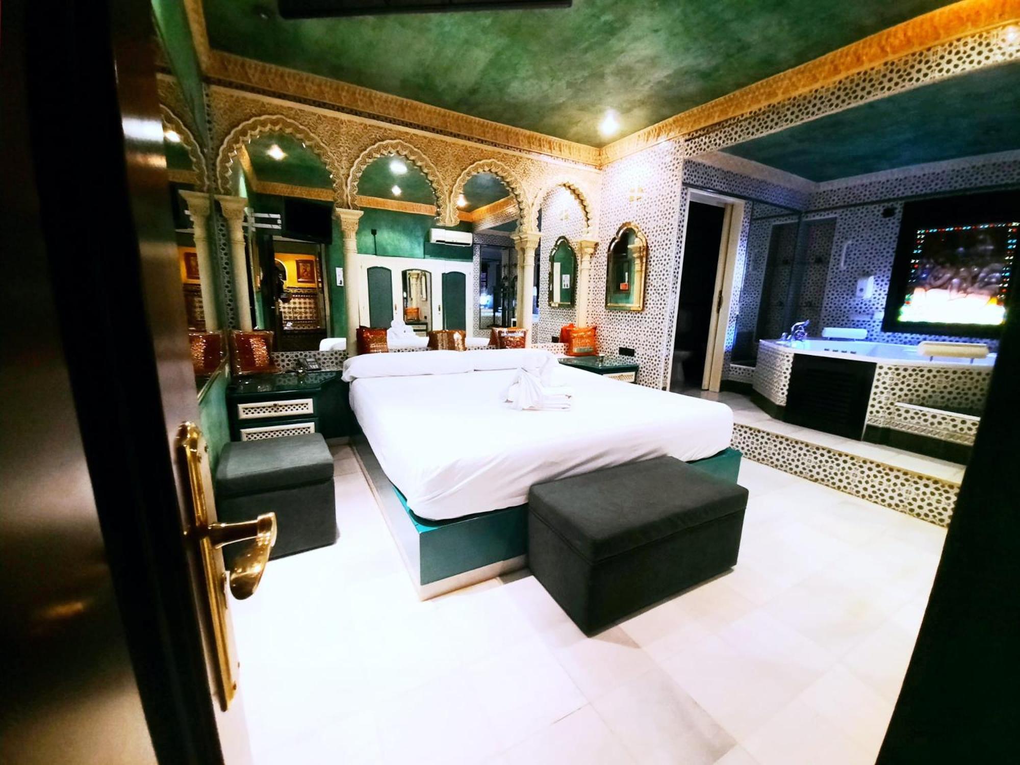 Hostal Avenida Andalucia - Solo Adultos เซบีญา ภายนอก รูปภาพ