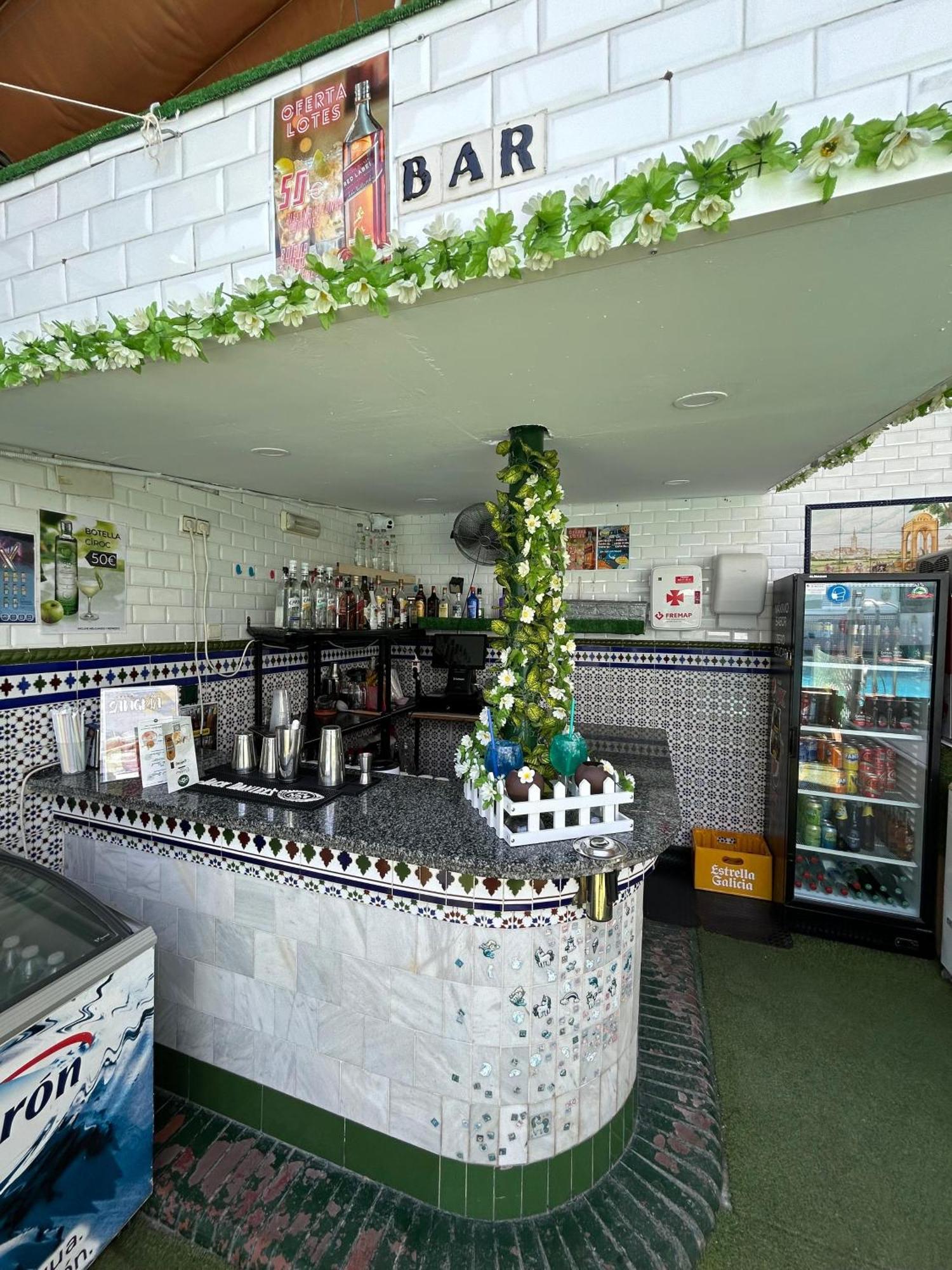 Hostal Avenida Andalucia - Solo Adultos เซบีญา ภายนอก รูปภาพ